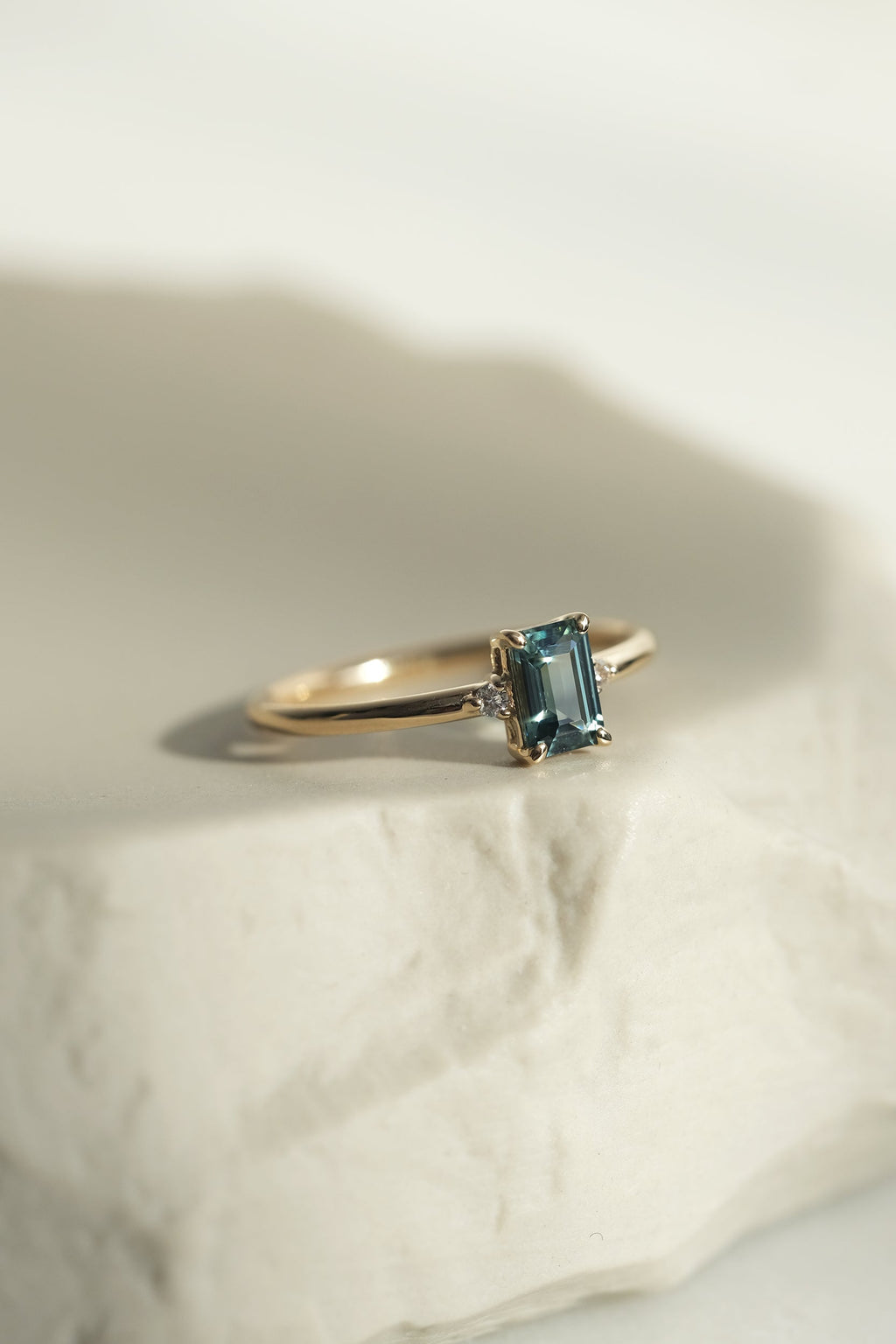 READY TO SHIP // LÉA Ring // Sapphire Aqua