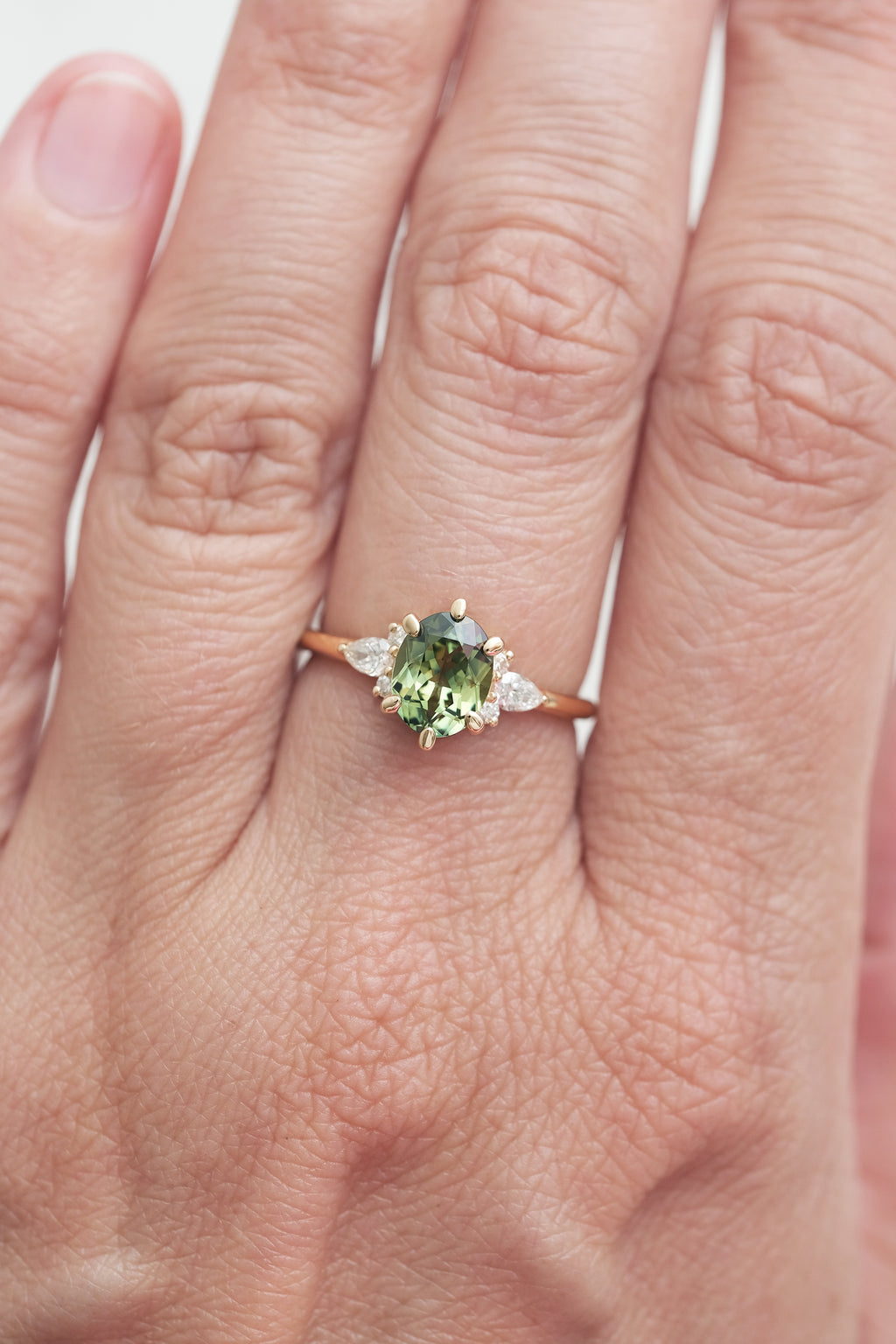 PRÊTE À PARTIR // Bague ORIANE // Saphir vert ovale 1,40ct