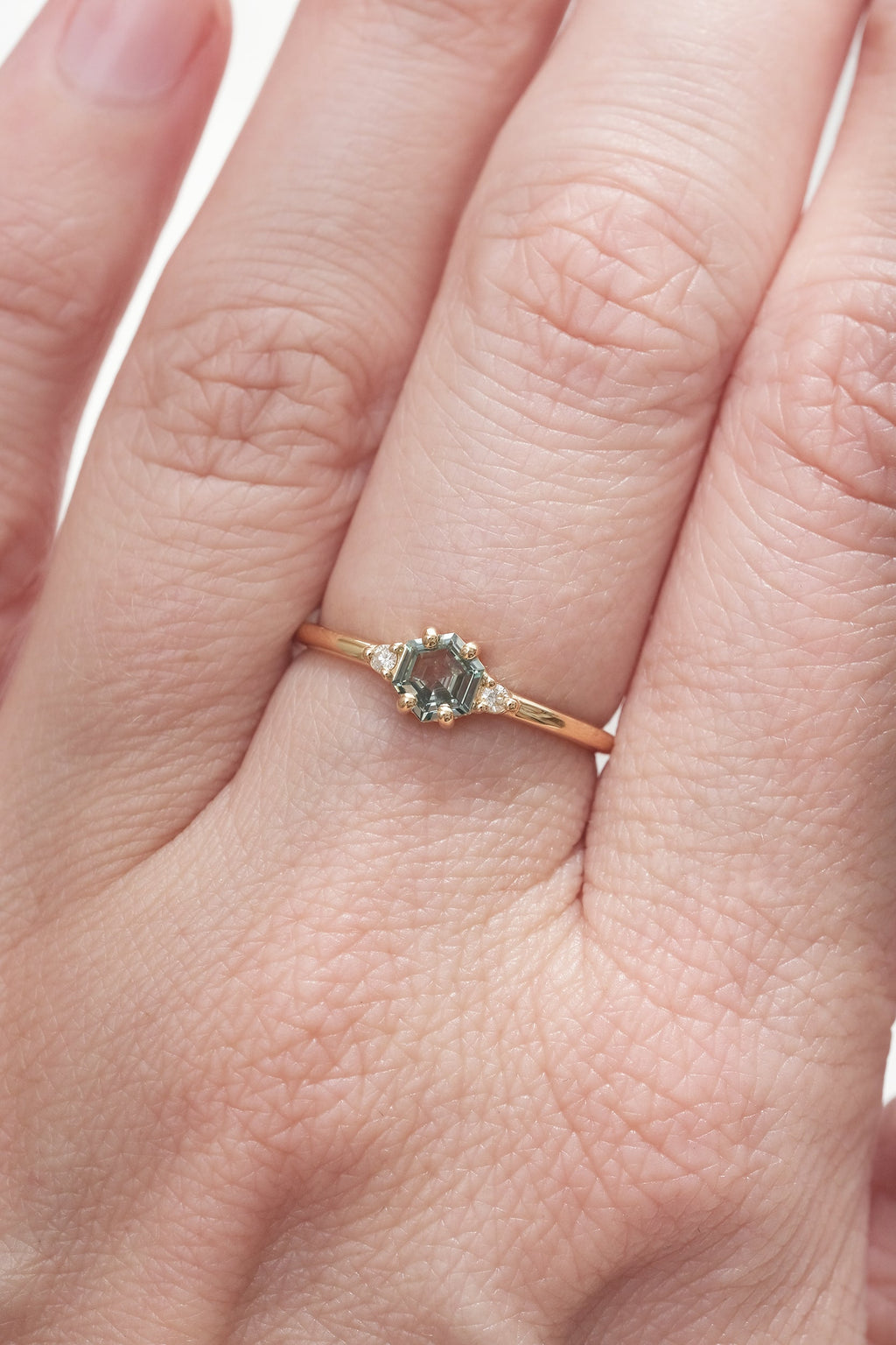 NOVA ring // Hexagonal green sapphire 0.39ct