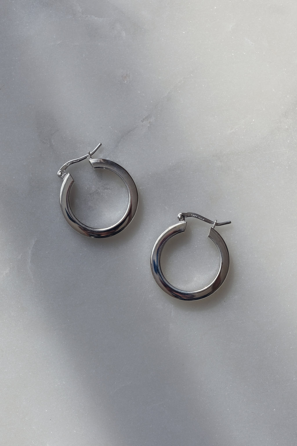 LAST CHANCE // Small hoop earrings // 22 mm // Silver