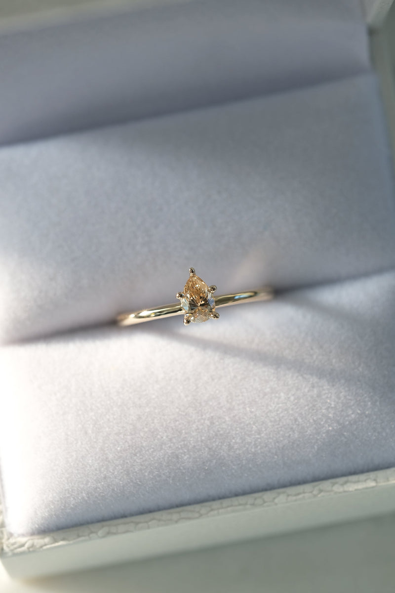 READY TO SHIP // Champagne pear solitaire 0.40ct