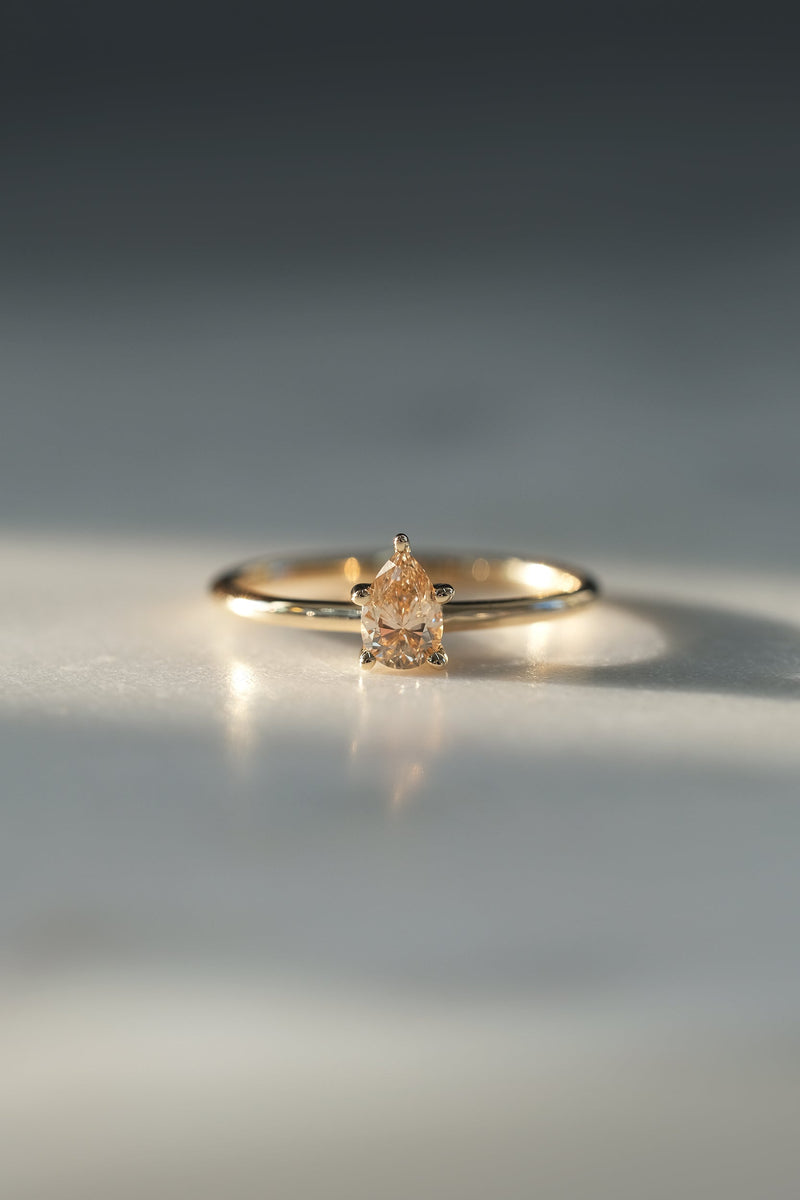 READY TO SHIP // Champagne pear solitaire 0.40ct