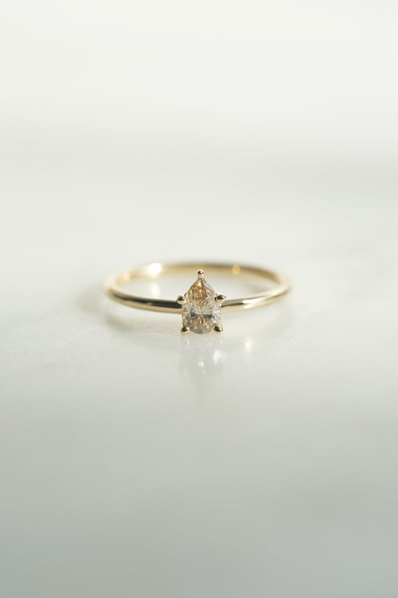 READY TO SHIP // Champagne pear solitaire 0.40ct