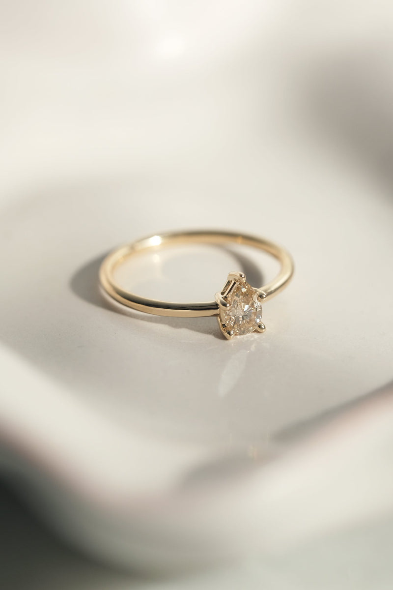 READY TO SHIP // Champagne pear solitaire 0.40ct