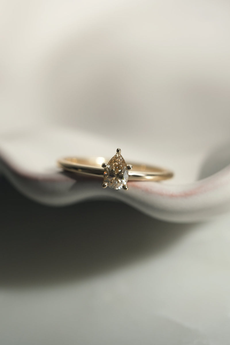 READY TO SHIP // Champagne pear solitaire 0.40ct