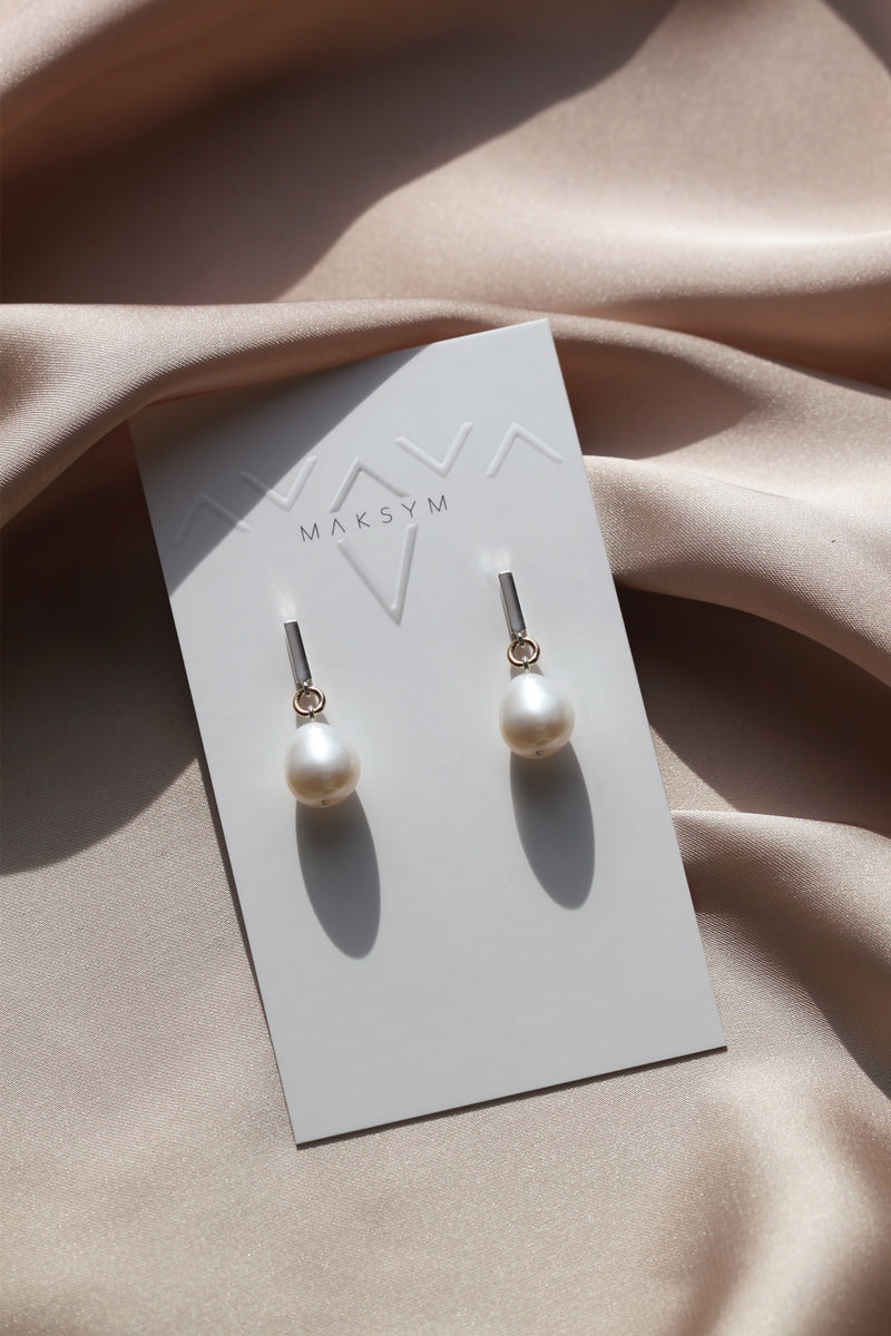 Bar + baroque pearl earrings // 2 tones